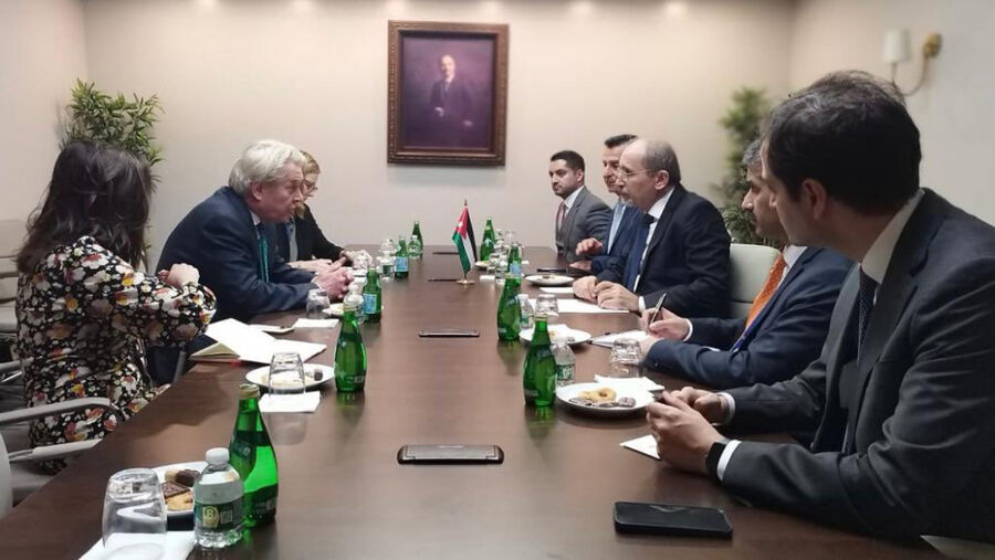 الصفدي: ضرورة وقف إجراءات إسرائيل الأحادية