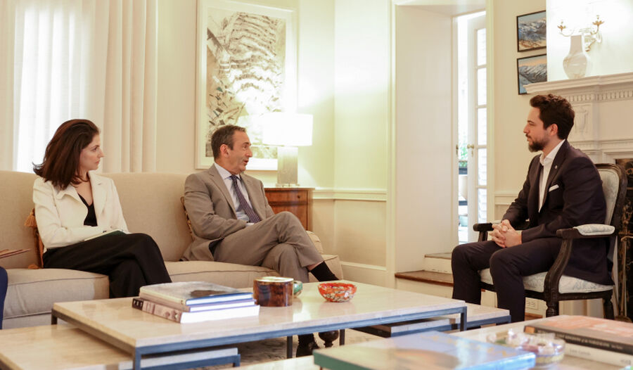 ولي العهد يجري لقاءات مع عدد