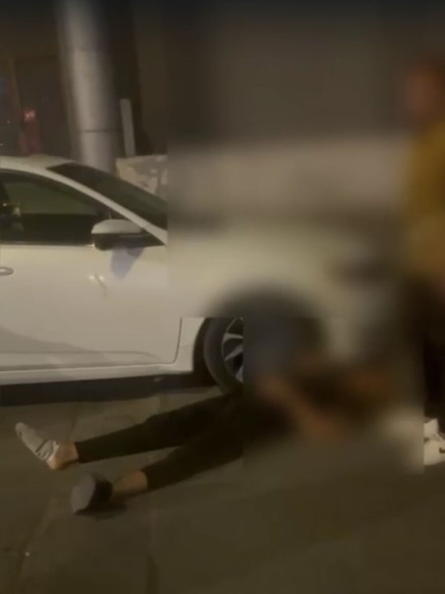 بالفيديو.. عضو مجلس أمانة يعتدي على