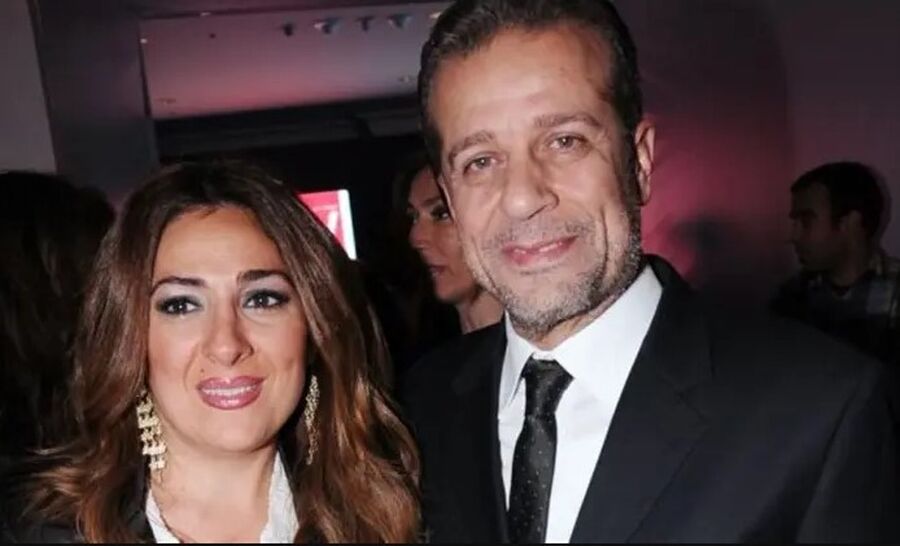 شريف منير يعلن طلاقه من زوجته..