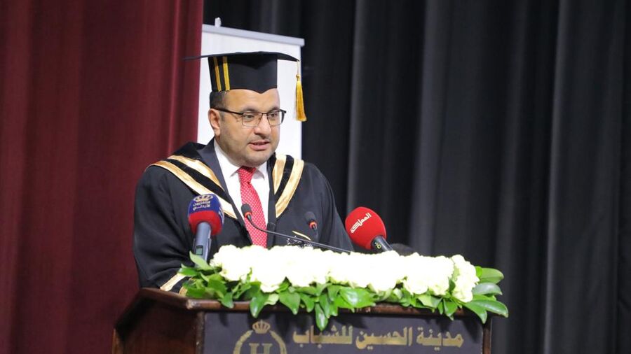 حسام الحياري.. مبارك الماجستير (صور)