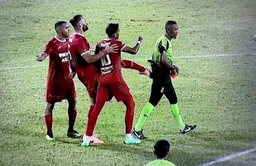 بعد حادثة ماليزيا.. يزن العرب يعتذر