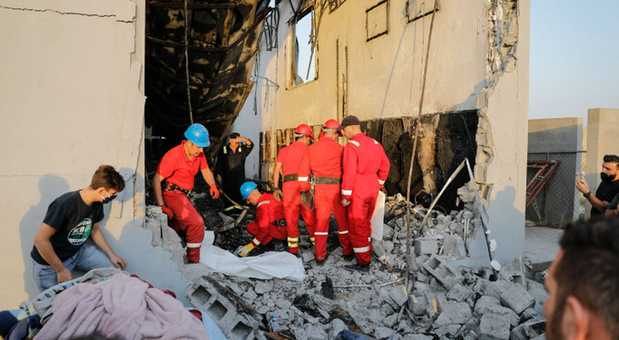 موظف من داخل مطبخ قاعة زفاف