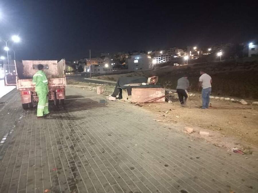 الفحيص: إزالة بسطات ولافتات للحفاظ على