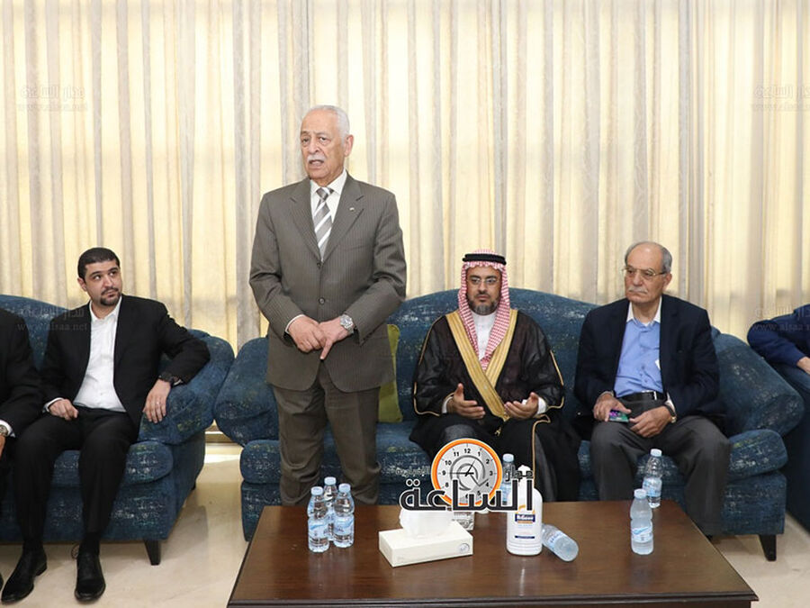 مندوبا عن الملك وولي العهد.. العيسوي