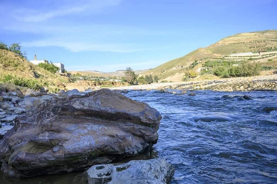 مياه سيل الزرقاء على طاولة اللجان