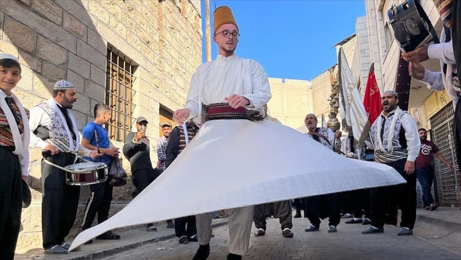 العراضة.. استعراض غنائي سوري يمتزج بعادات