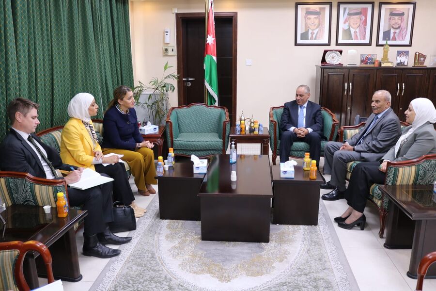 وزير العدل يستقبل سفيرة أمريكا يائل