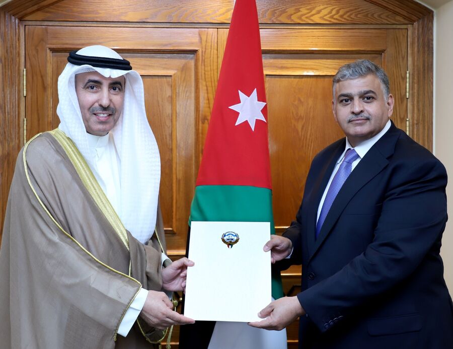 الخارجية تتسلم نسخة من أوراق اعتماد