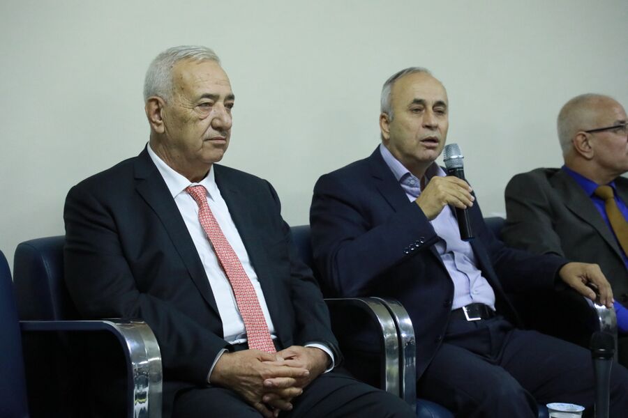 أبو علي في منتدى الخليل حول