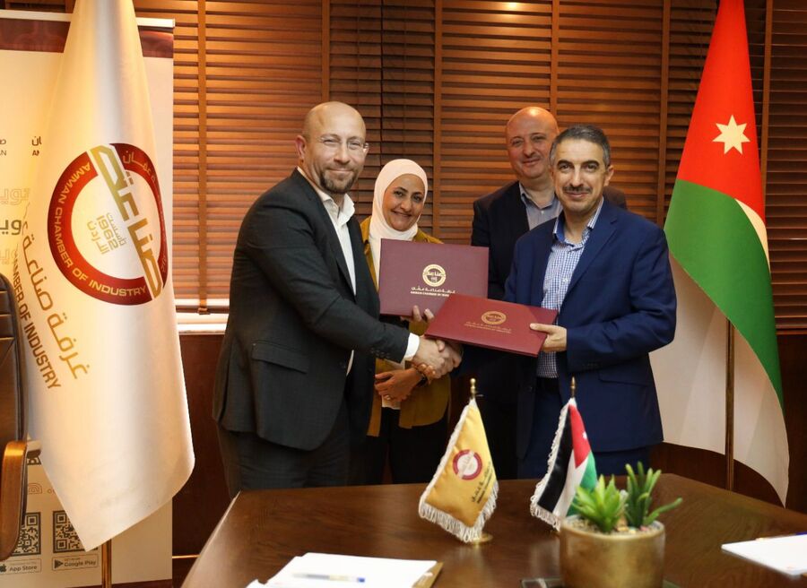 مذكرة تفاهم بين صناعة عمان ومؤسسة