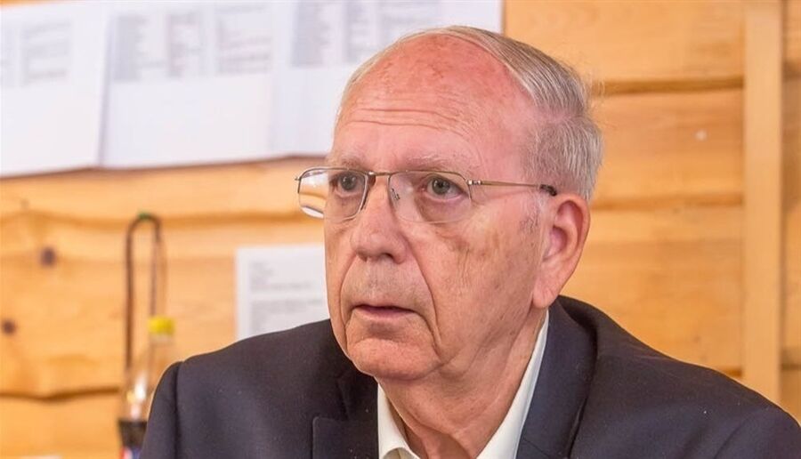 رئيس الموساد السابق: أمر يفوق الخيال..