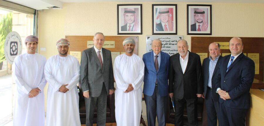 بحث العلاقات الاقتصادية والاستثمارية الأردنية العمانية