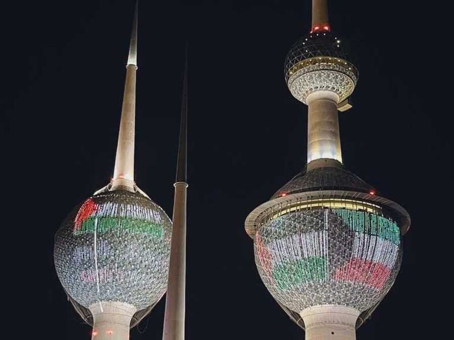 علم فلسطين على أبراج الكويت تضامنا