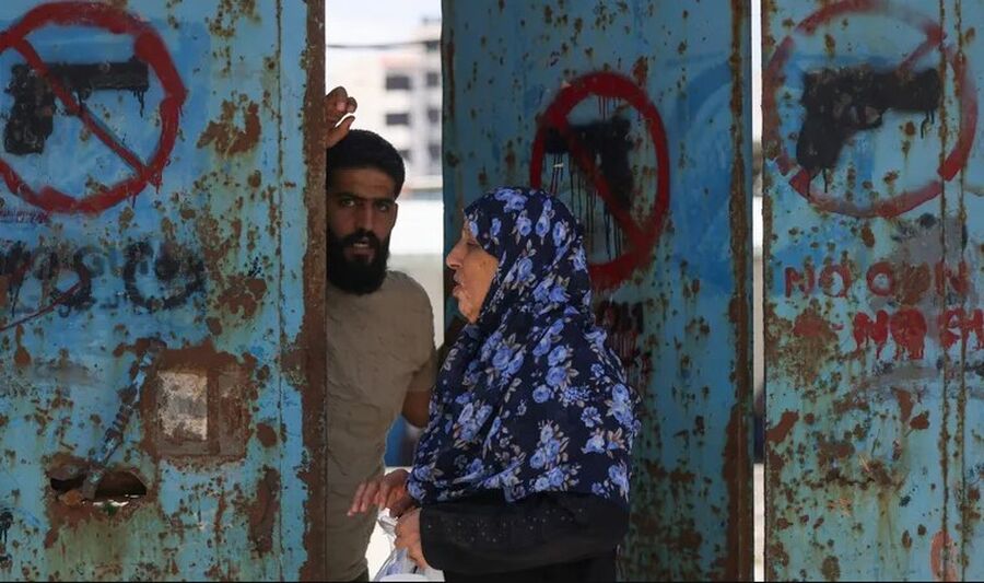 74 ألف فلسطيني نزحوا إلى مدارس