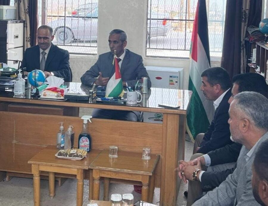 على أنغام النشيد الوطني.. محافظ المفرق