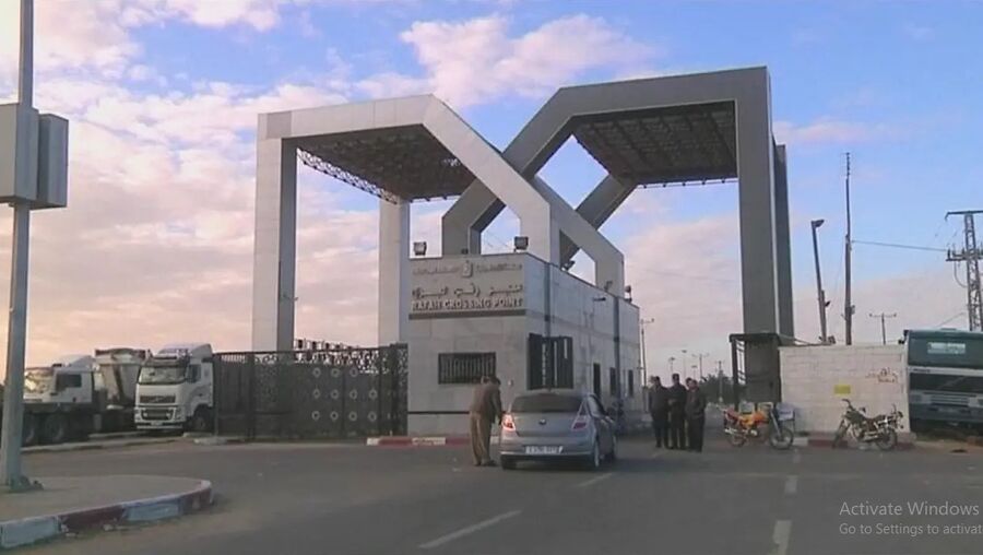 بعد تدمير الغارات الإسرائيلية جزءا منه..