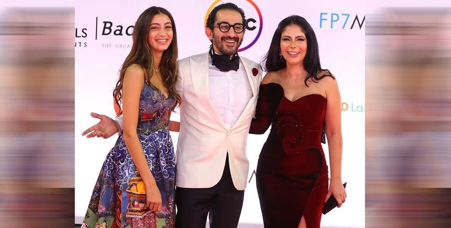 منى زكي توضح الحالة الصحية لأحمد