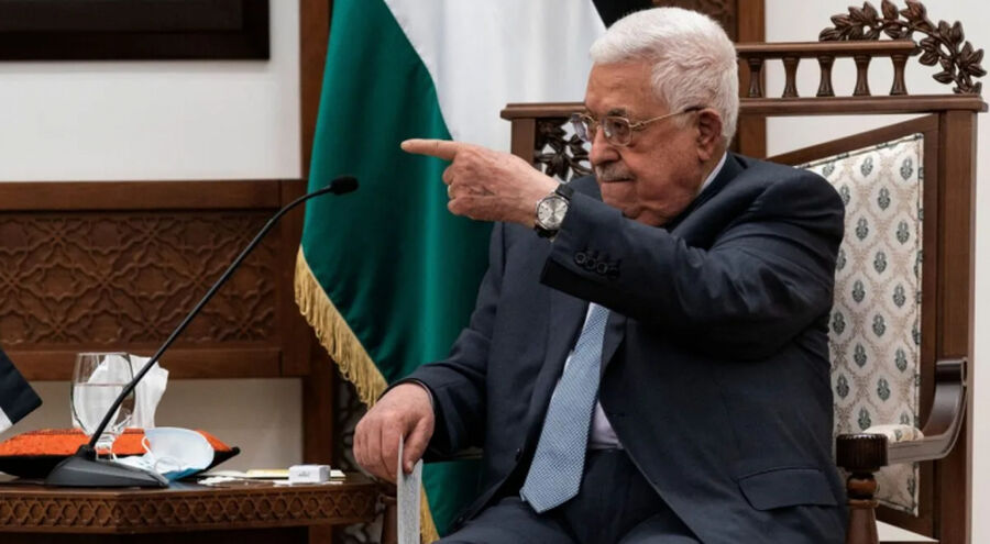 الرئيس الفلسطيني يصل الأردن يرافقه رئيس