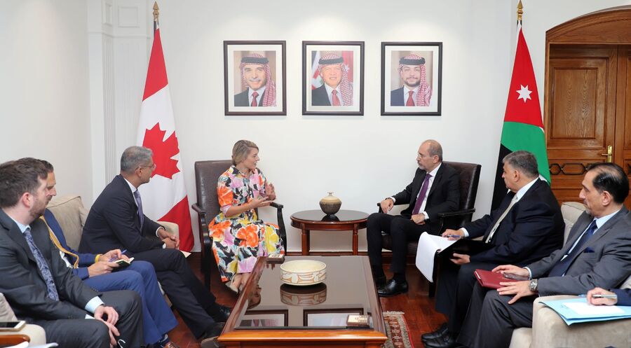 الصفدي: منع الغذاء والدواء والمواد الأساسية