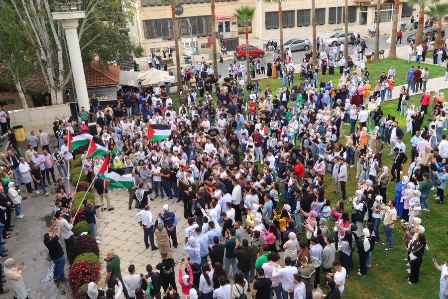 جامعة البترا تبدأ الفصل الدراسي بوقفة