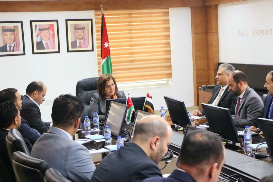 وزيرة الاستثمار تلتقي مستثمرين يمنيين لبحث