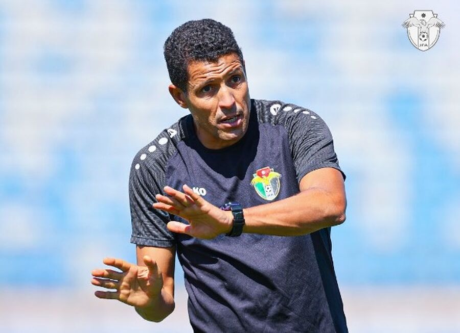 الضغوط تحاصر عموتة قبل مواجهة العراق