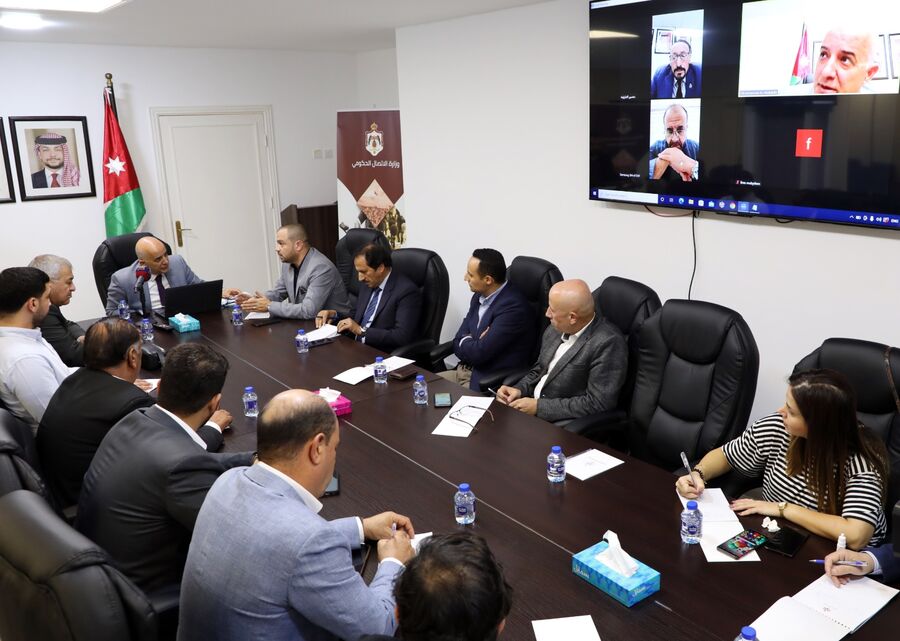 الحكومة: اللغة التي تدعي احتكار الوطنية