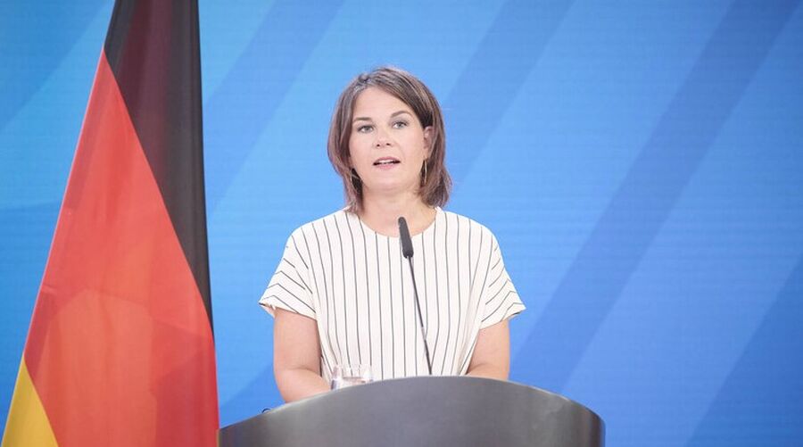 الصفدي يلتقي أنالينا بيربوك