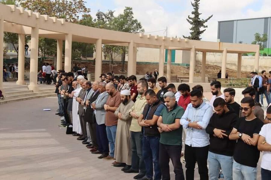 صلاة الغائب في كلية الهندسة التكنولوجية