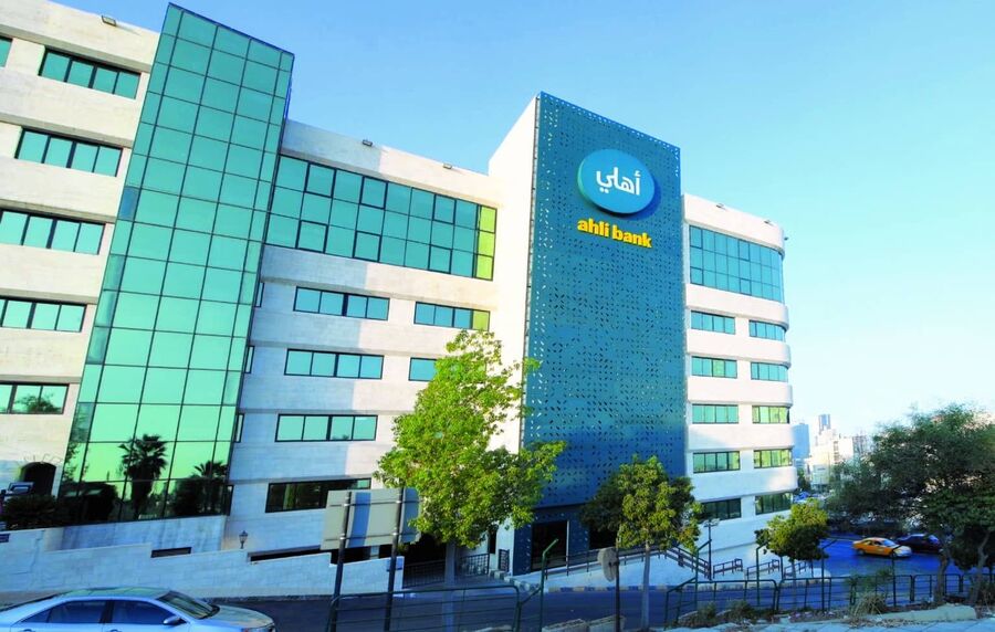 البنك الأهلي الأردني يتبرع بـ 300