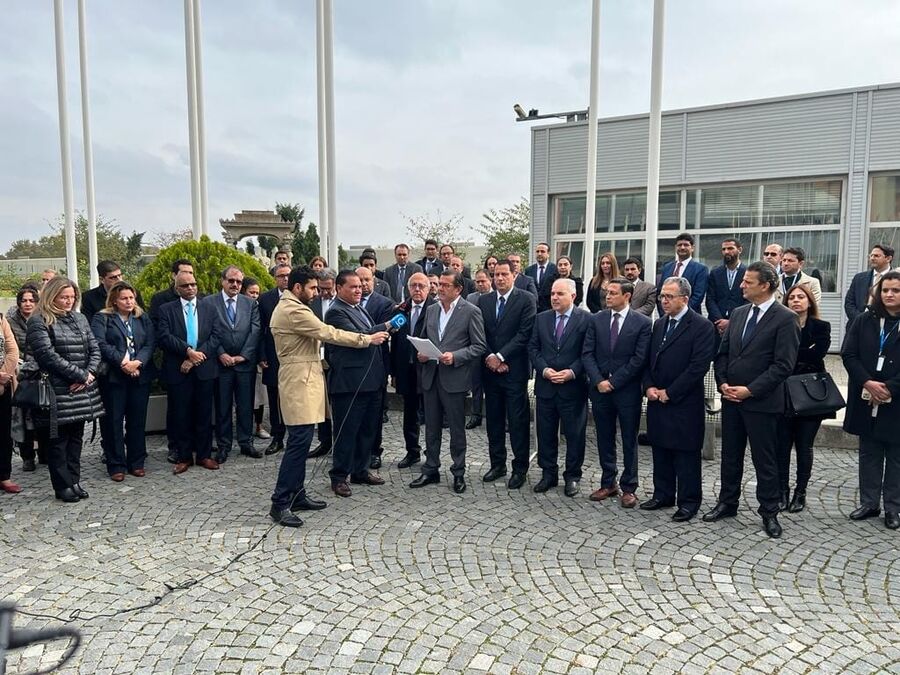 الدبلوماسيون العرب من تحت علم فلسطين