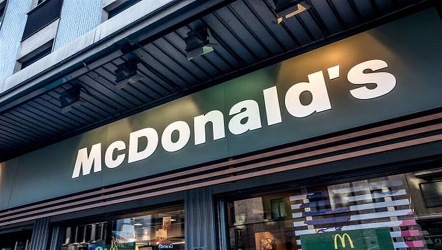 ماكدونالدز تطعم جيش إسرائيل مجانا فتأكل