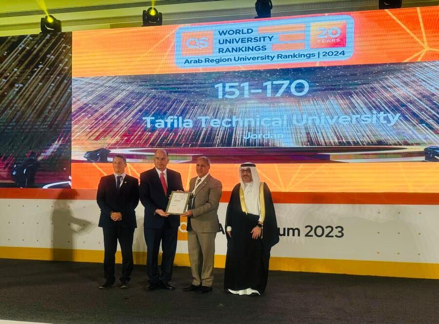 المحاسنة يشارك في منتدى QS في