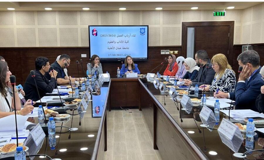 لقاء أرباب العمل في كلية الآداب