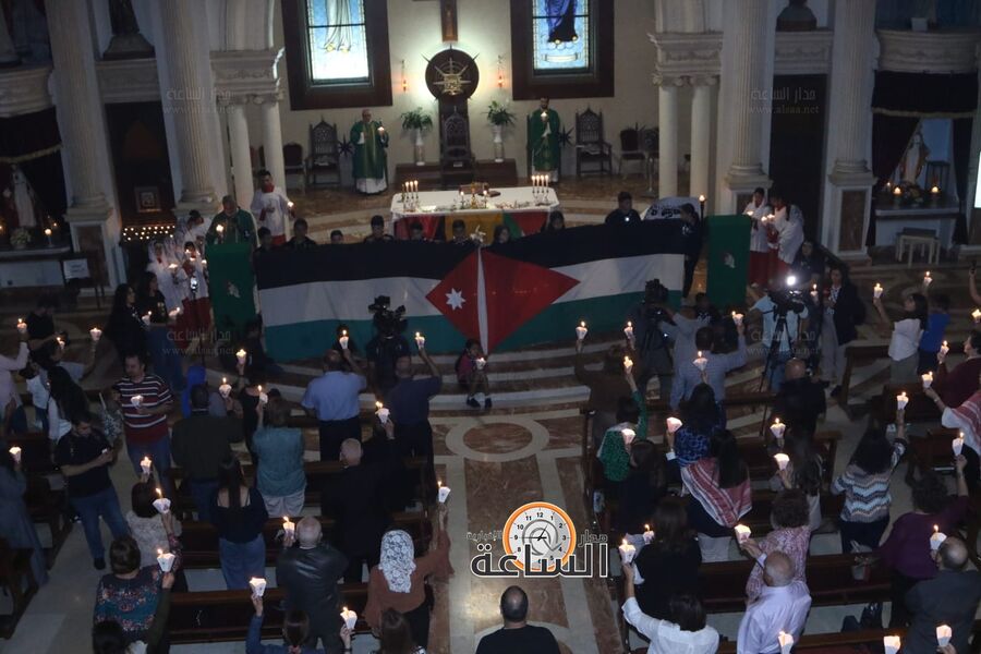 الكاثوليكي ينظم وقفة صلاة وإضاءة شموع