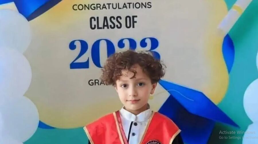 شعرو كيرلي وأبيضاني وحلو.. هذا يوسف