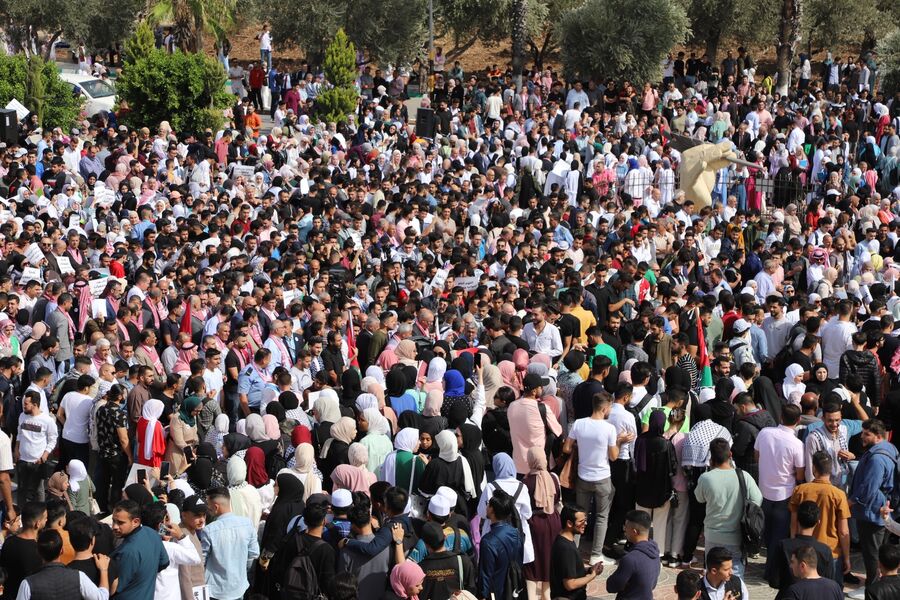 وقفة تضامنية حاشدة في اليرموك نصرة