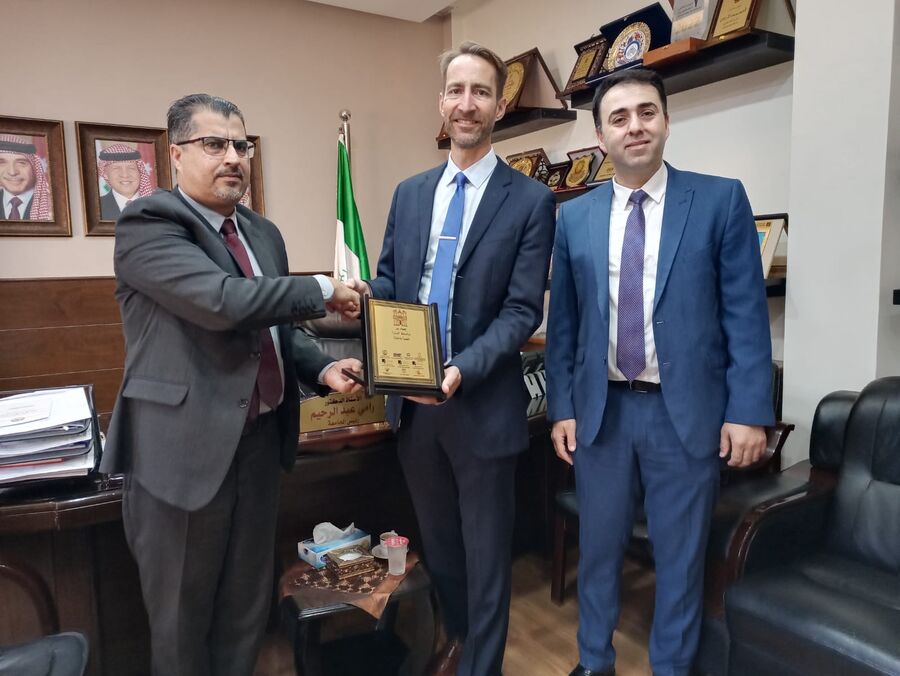 بحث التعاون الأكاديمي بين جامعتي البترا