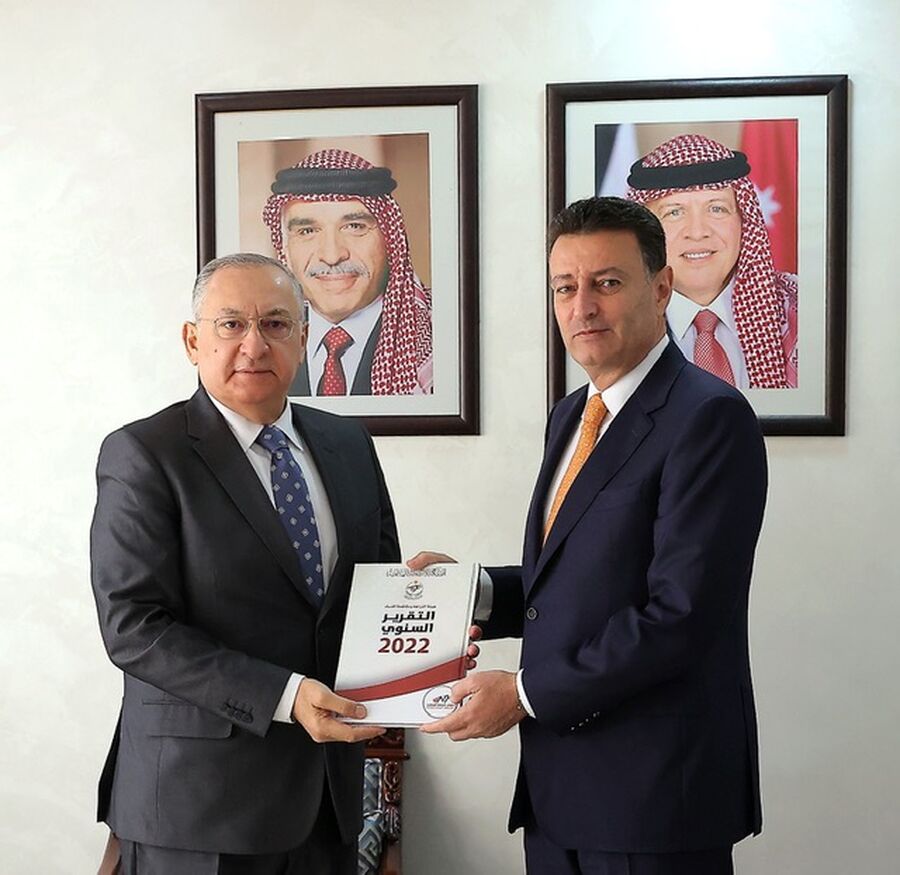 الصفدي يتسلم تقرير هيئة النزاهة ومكافحة