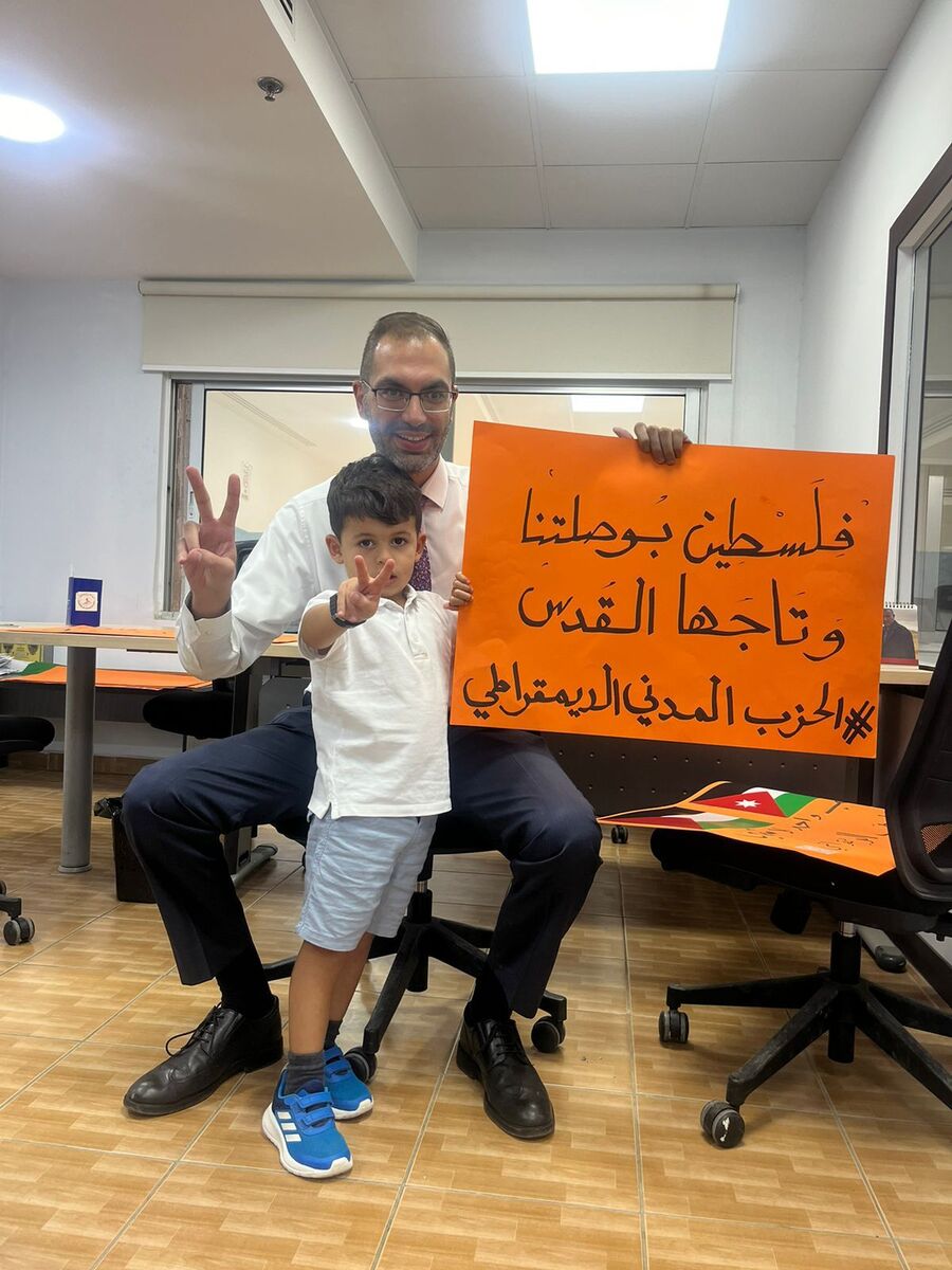 يعقوب زيادين الطفل يشارك باول وقفة