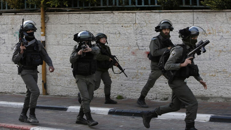 قوات الاحتلال تقتحم جنين وتنصب قناصة