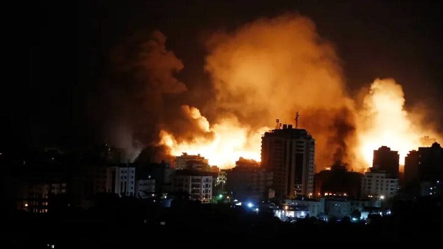 قصف إسرائيلي عنيف على أرجاء عدة