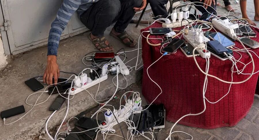 وزير الاتصالات الفلسطيني: إسرائيل فصلت الاتصالات