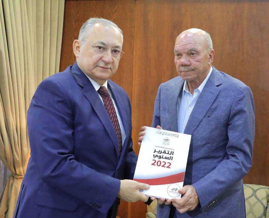 الفايز يتسلم تقرير هيئة النزاهة ومكافحة