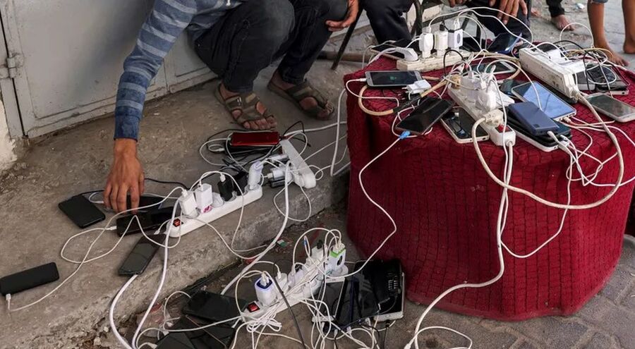 للمرة الثانية.. انقطاع كامل للاتصالات والإنترنت