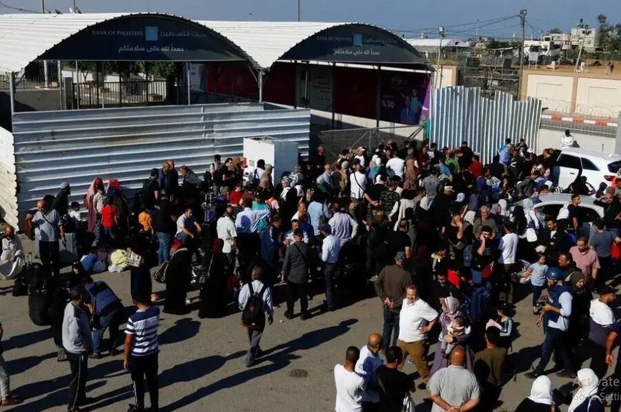 السماح بمغادرة قرابة 500 أجنبي من