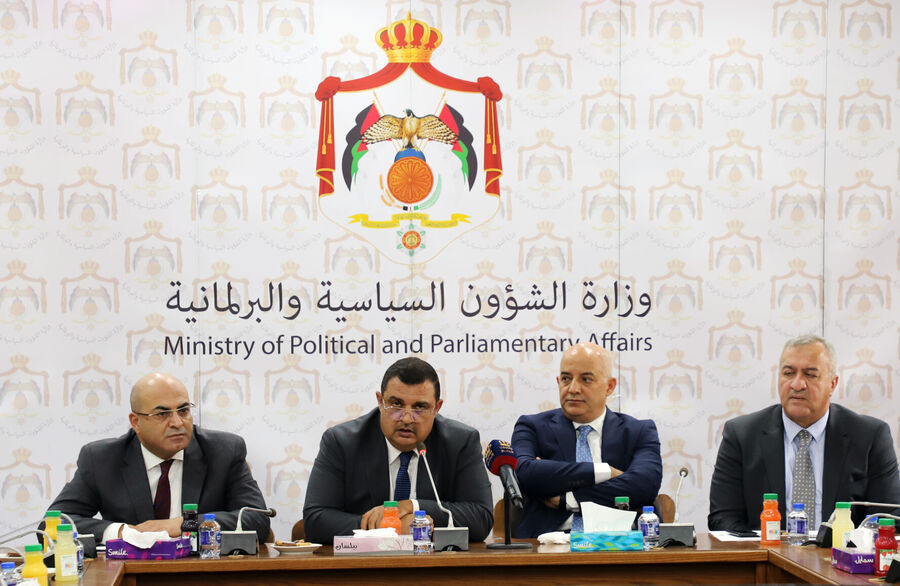 الحكومة: هناك محاولات خسيسة تشكك بالموقف