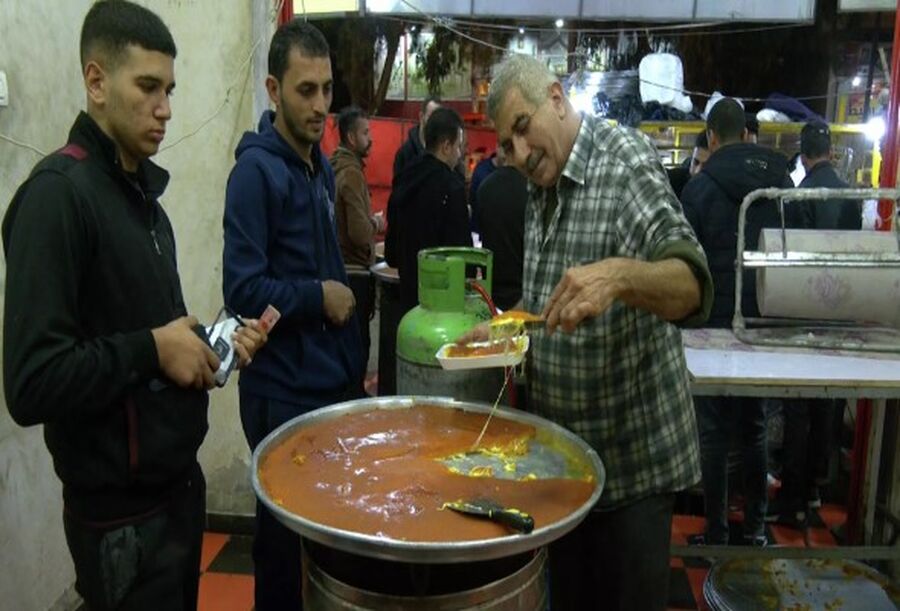 غزة.. استشهاد أبو شادي بائع حلويات