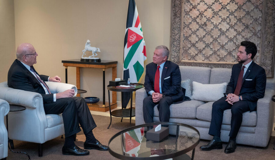 الملك وميقاتي يبحثان التطورات الخطيرة في